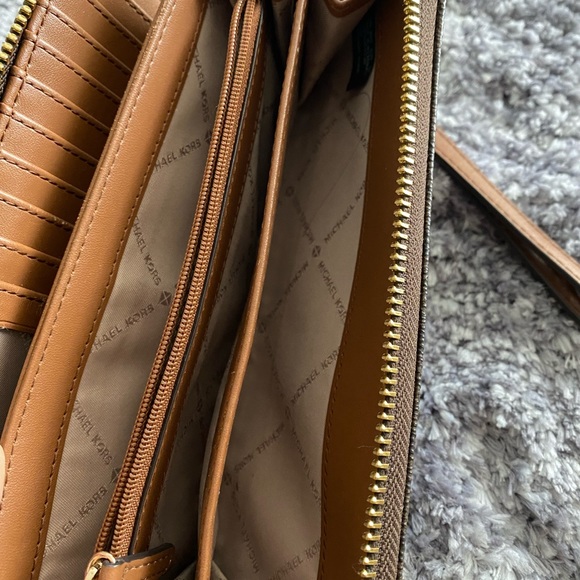 Michael Kors brown wristlet - Picture 4 of 8